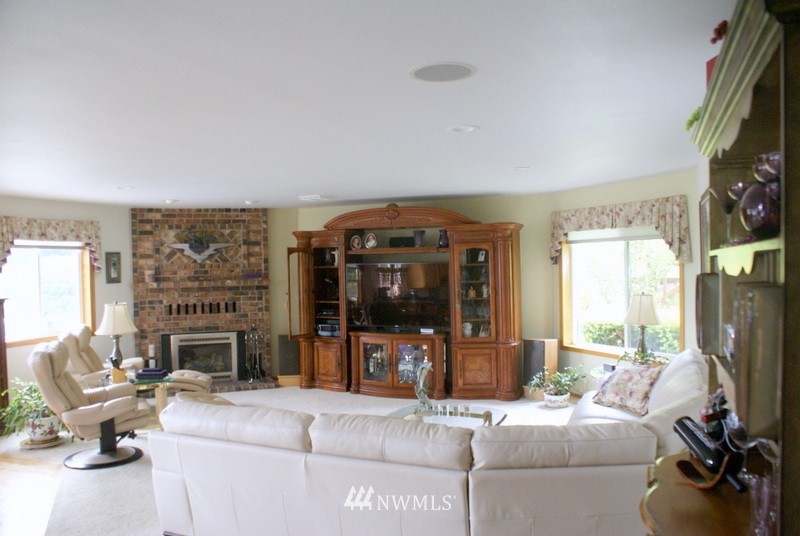 15300 Starr Road Southeast Olalla, WA 98359 - Photo 7 of 23 Gallery Image 7