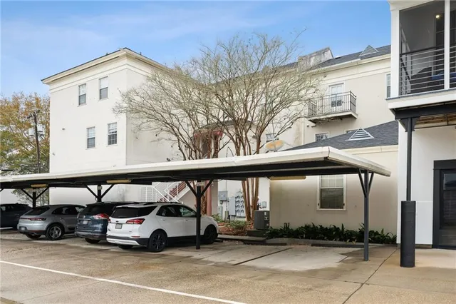 $2,250 | 635 Lafitte Street, Unit 4, Mandeville, LA 70448