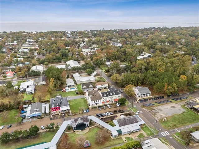 $2,250 | 635 Lafitte Street, Unit 4, Mandeville, LA 70448