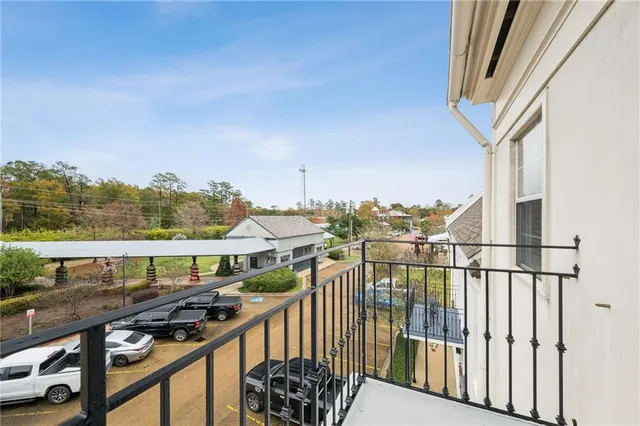 $2,250 | 635 Lafitte Street, Unit 4, Mandeville, LA 70448