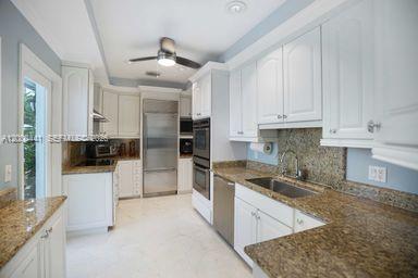 113 South Gordon Road Fort Lauderdale, FL 33301 - Photo 25 of 53 Classic white cabinetry with neutral granite an backsplash. Stainless steel appliances. Lots of counter space and storage.