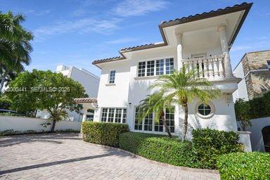 113 South Gordon Road Fort Lauderdale, FL 33301 - Photo 4 of 53 front view of a house with a yard
