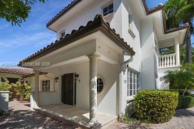 113 South Gordon Road Fort Lauderdale, FL 33301 - Photo 5 of 53 a view of a house with a outdoor space