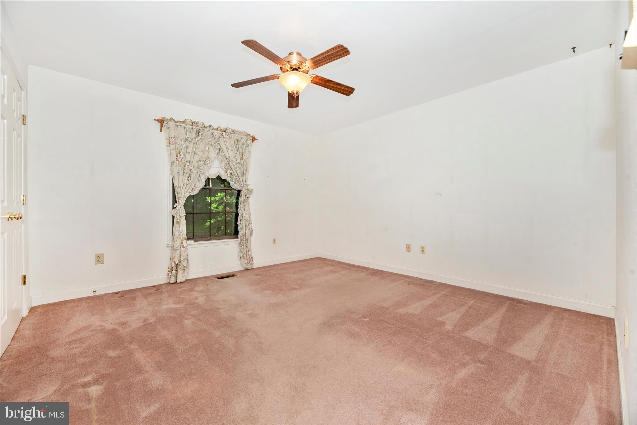 2221 Gold Mine Road Brookeville, MD 20833 - Photo 38 of 60 an empty room with ceiling fan and window