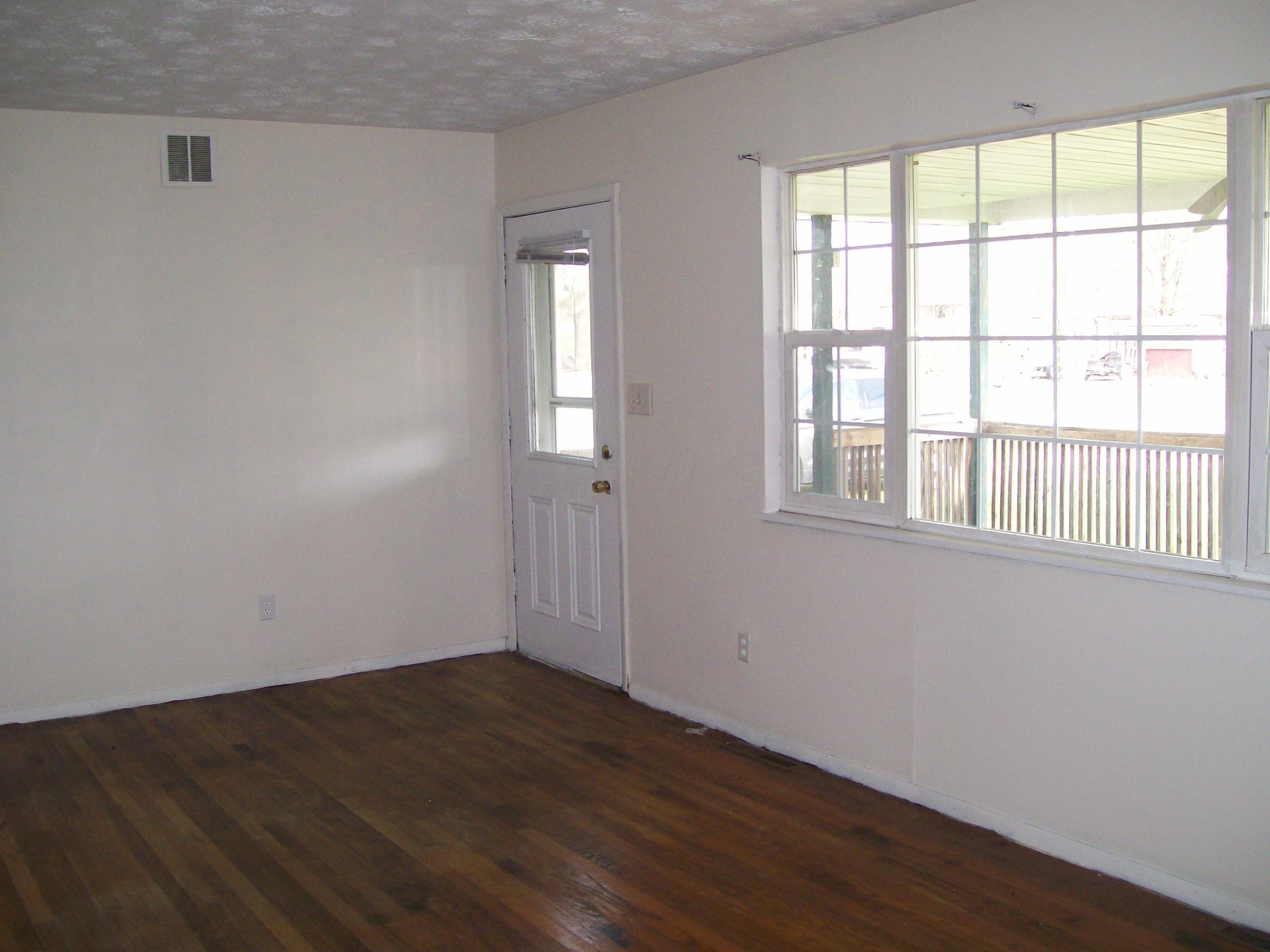 3366 Watkins Road Columbus, OH 43207 - Photo 4 of 20 Gallery Image 4
