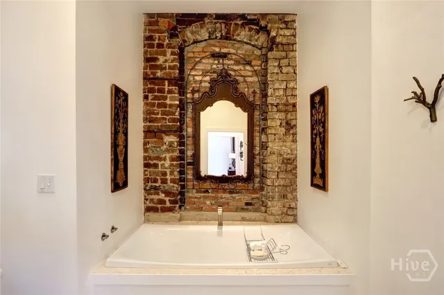 $995,000 | 9 West York Street, Unit 306, Savannah, GA 31401