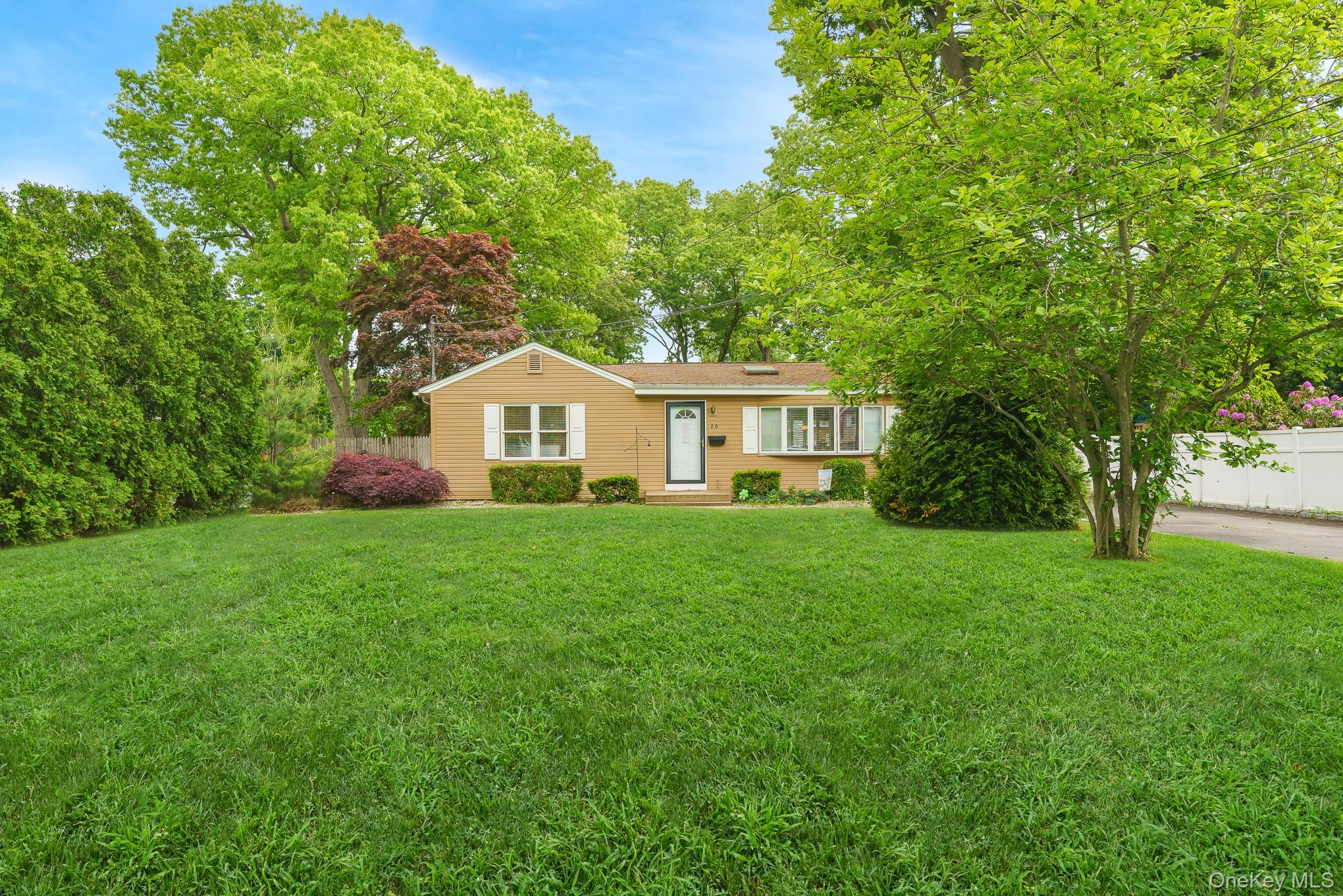 20 Amherst Street Islip, NY 11751 - Photo 2 of 29