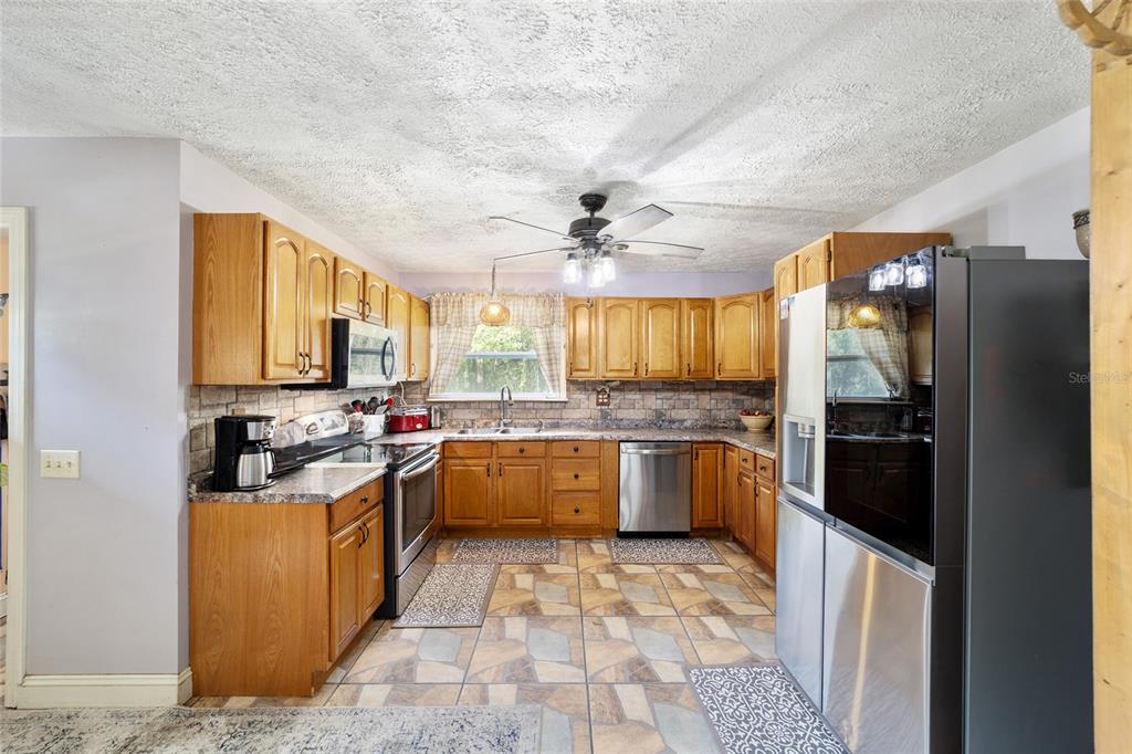 15755 Southwest 90th Avenue Dunnellon, FL 34432 - Photo 20 of 55 a kitchen with a sink stove and refrigerator