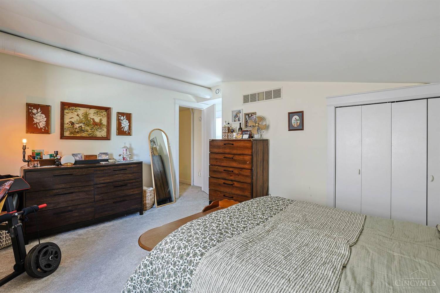 982 Hatch Street Cincinnati, OH 45202 - Photo 22 of 49