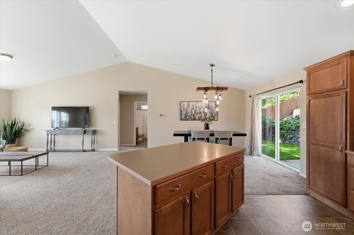 2132 West Honeysett Road Wenatchee, WA 98801 - Photo 9 of 38