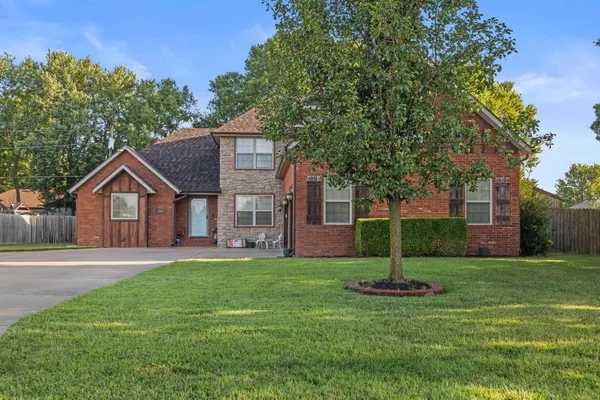 $399,900 | 253 East Grace Street, Republic, MO 65738