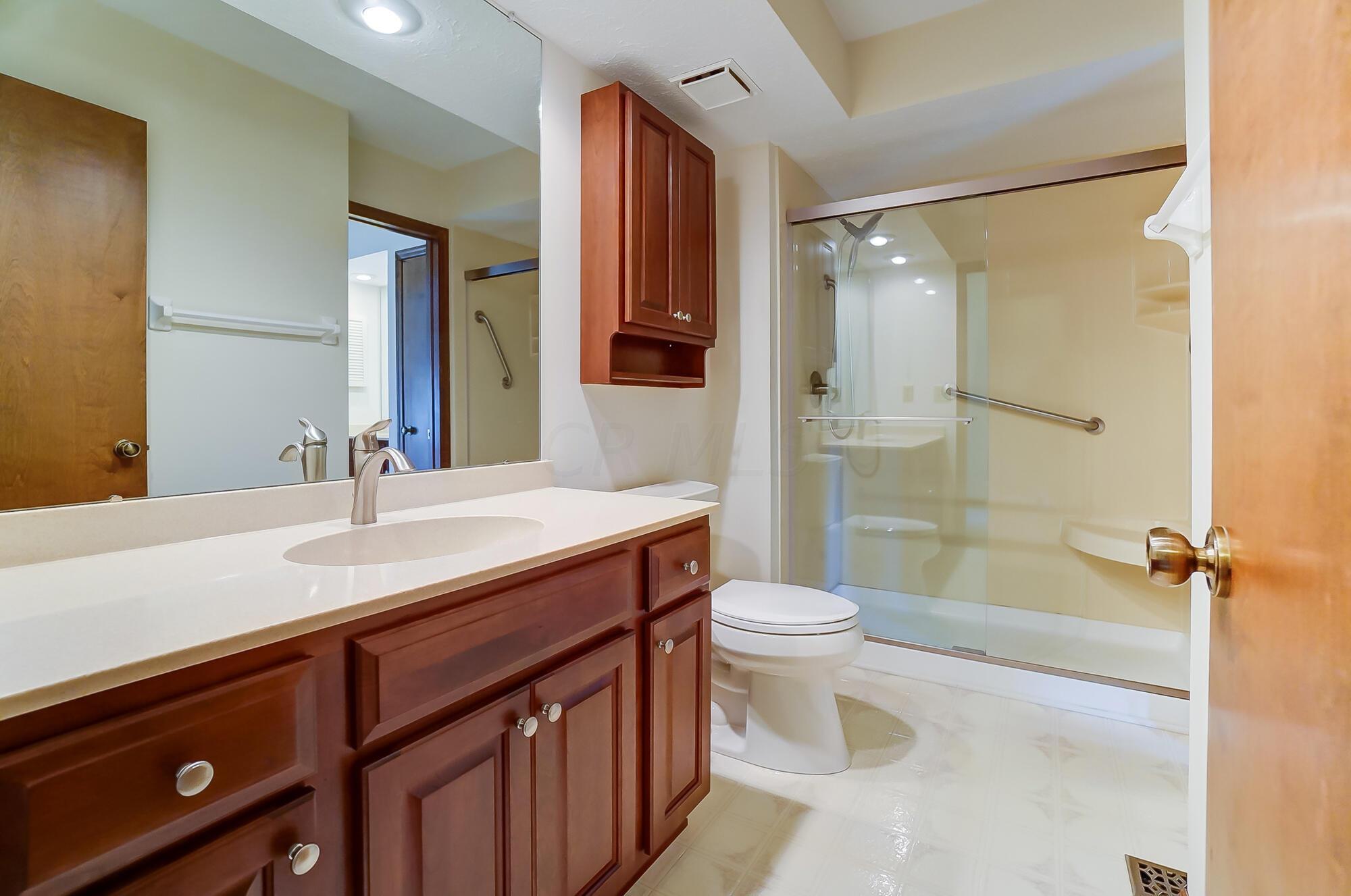 5104 Reed Road Columbus, OH 43220 - Photo 22 of 33 020