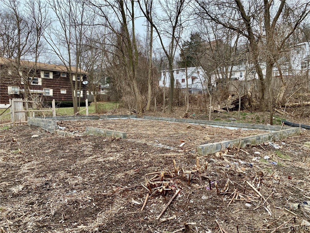 223 Seneca Drive Syracuse, NY 13205 - Photo 4 of 6