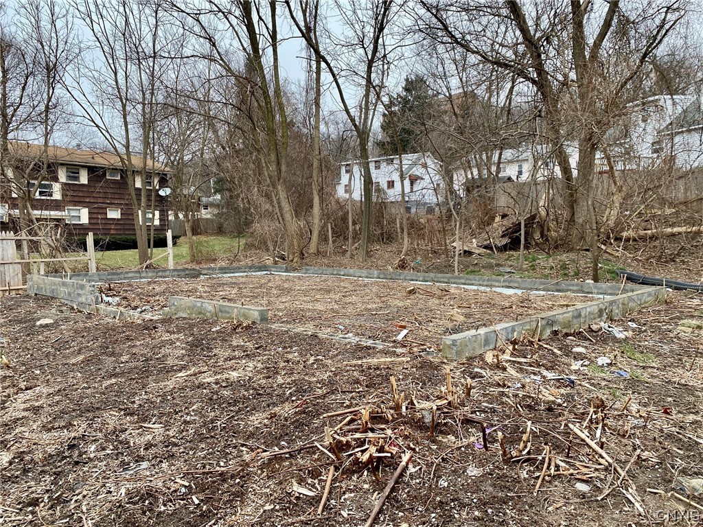 223 Seneca Drive Syracuse, NY 13205 - Photo 5 of 6