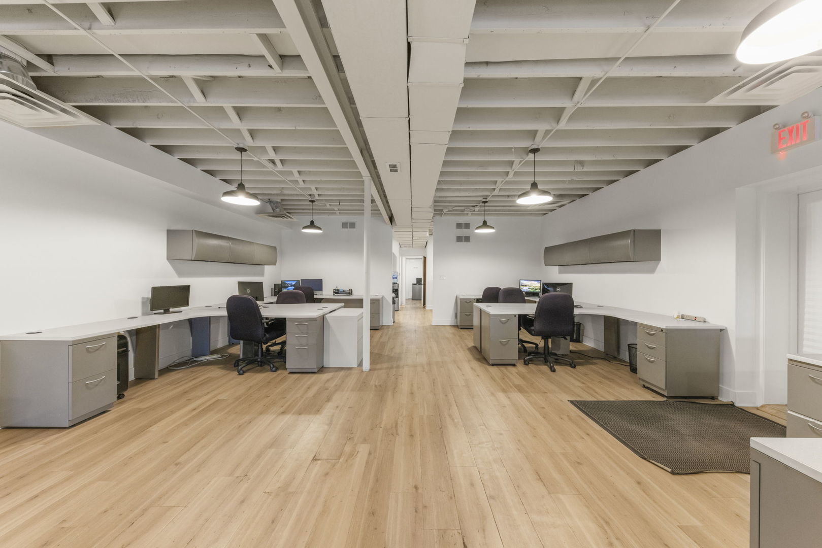 175 North Washington Street Wheaton, IL 60187 - Photo 7 of 14 a kitchen with lots of counter top space