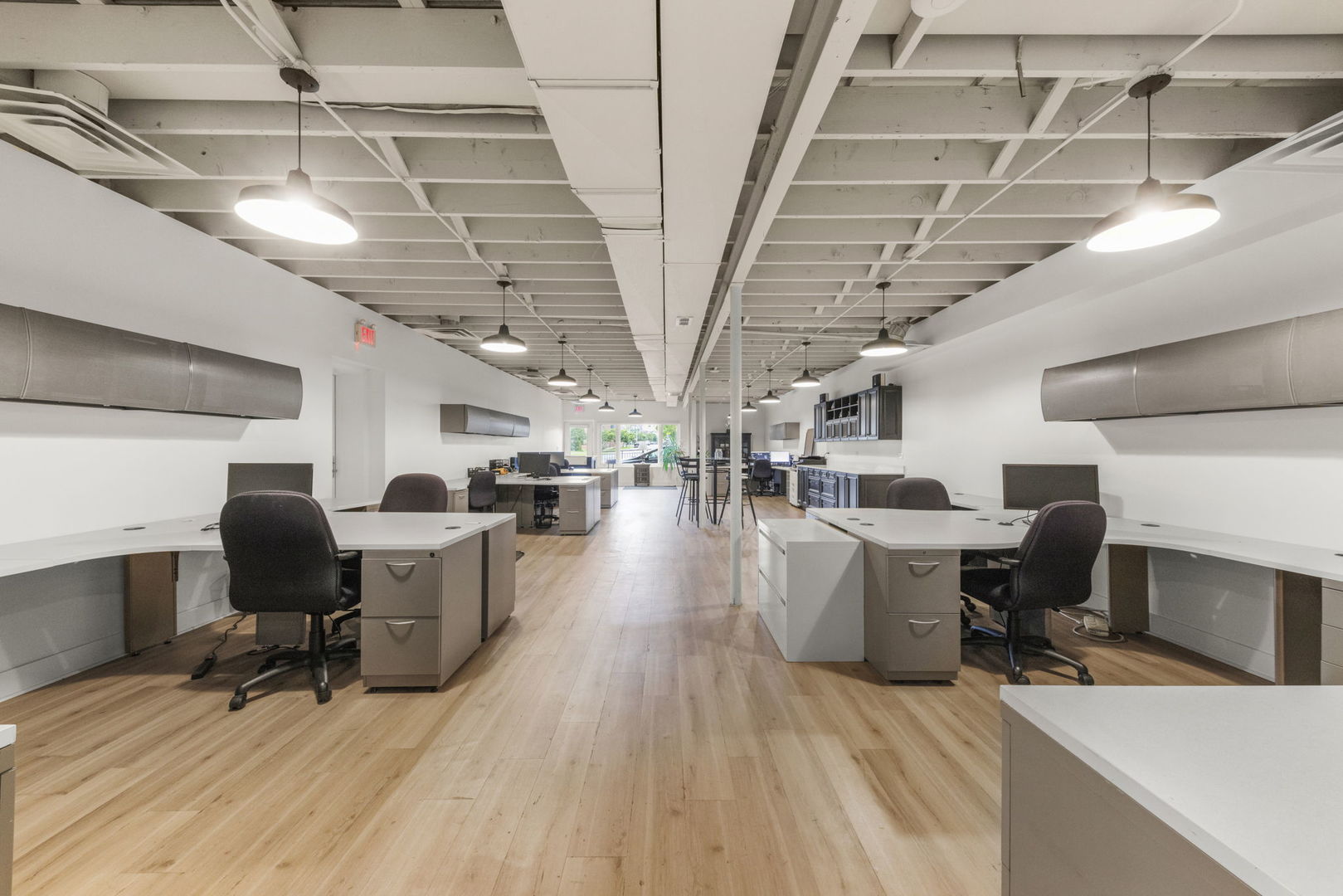 175 North Washington Street Wheaton, IL 60187 - Photo 8 of 14 a living room with lots of furniture and white walls