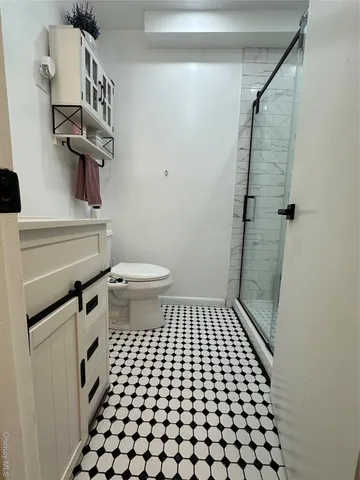 a bathroom with a toilet and a shower