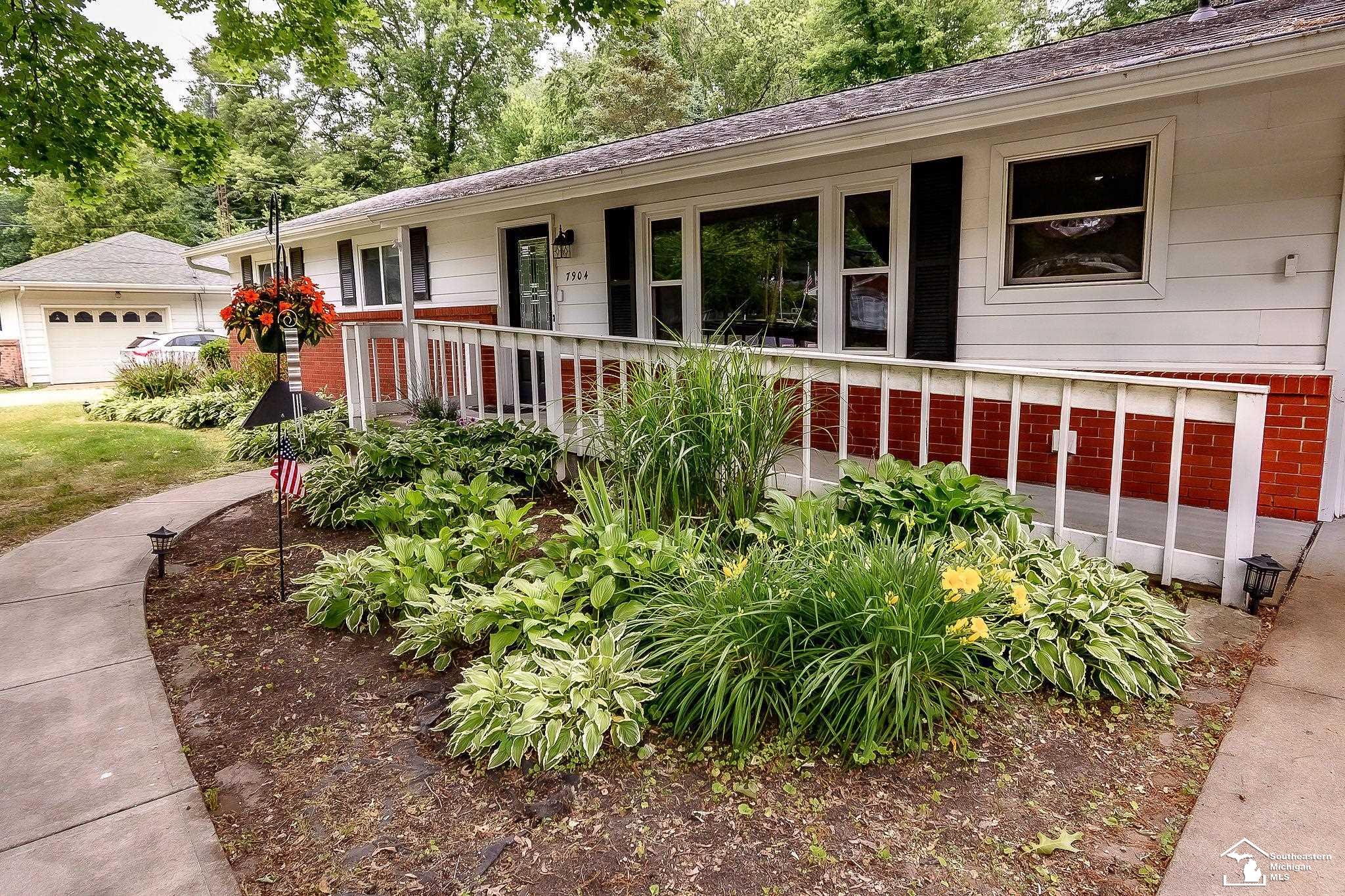 7904 Comanche Trail Temperance, MI 48182 - Photo 2 of 21