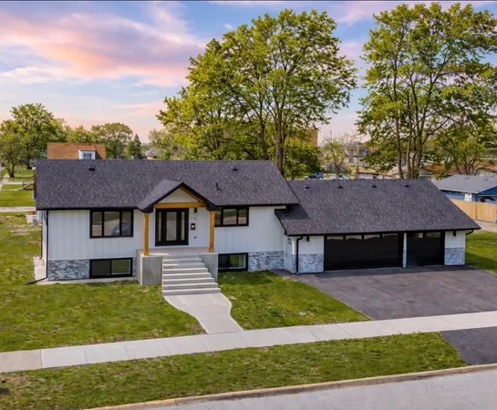 $279,900 | 718 East 152nd Street, Phoenix, IL 60426