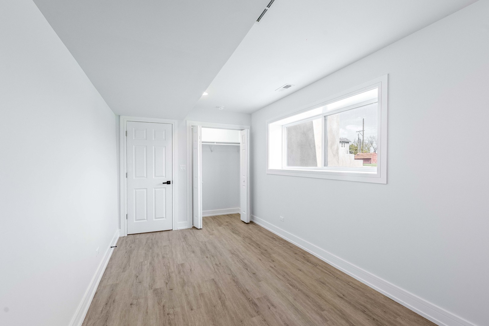 718 East 152nd Street Phoenix, IL 60426 - Photo 12 of 13