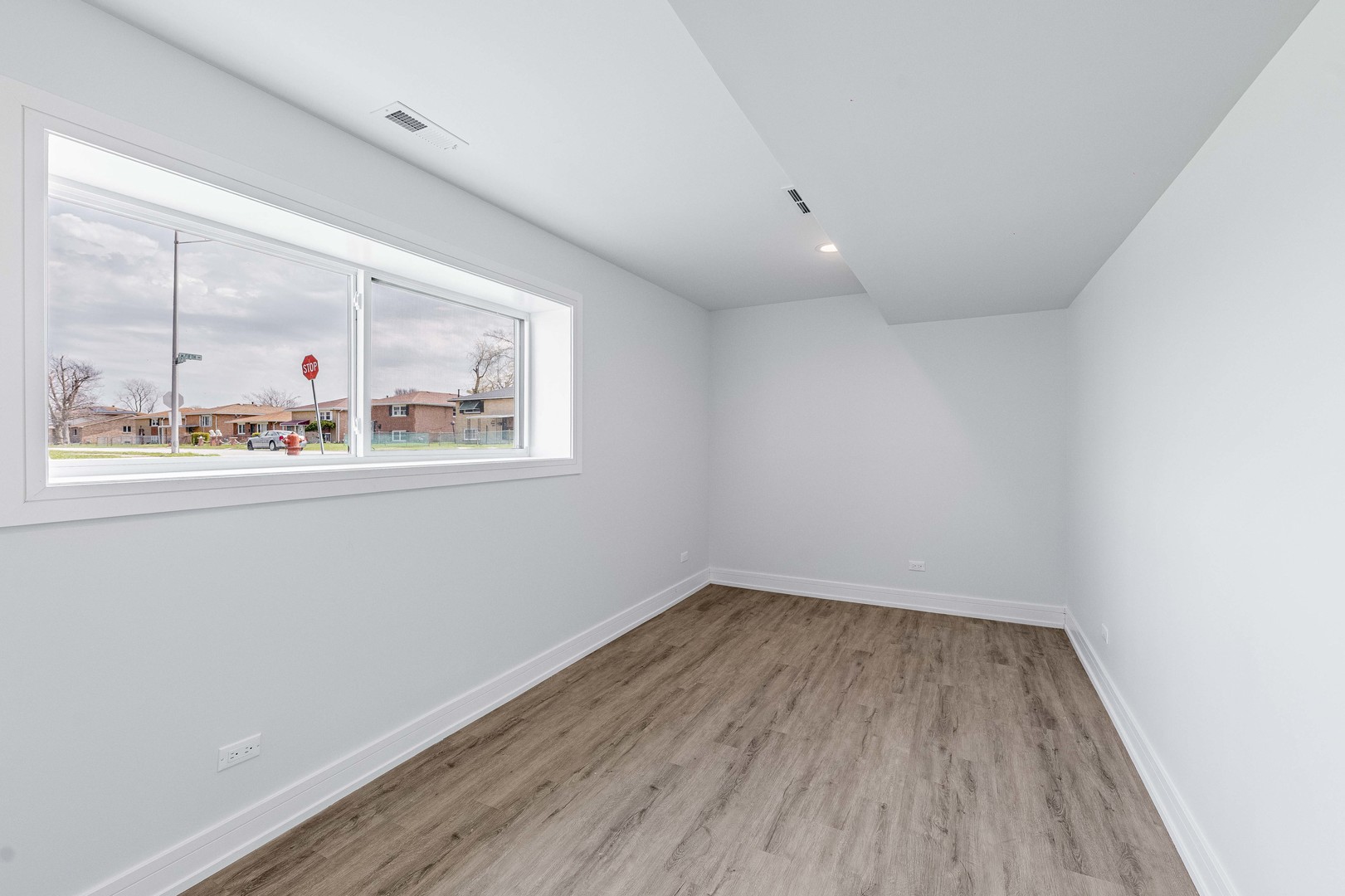 718 East 152nd Street Phoenix, IL 60426 - Photo 13 of 13