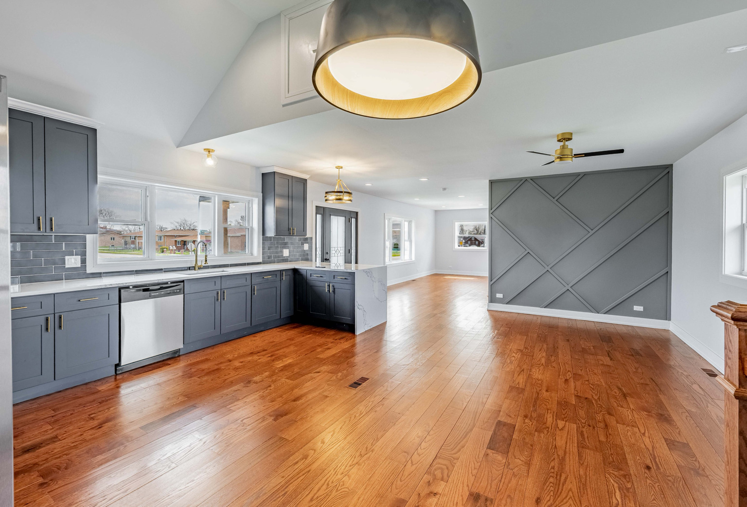 718 East 152nd Street Phoenix, IL 60426 - Photo 3 of 13