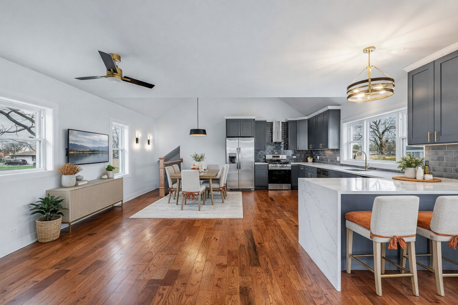 718 East 152nd Street Phoenix, IL 60426 - Photo 5 of 13