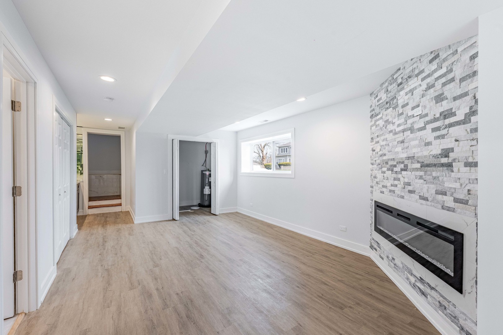 718 East 152nd Street Phoenix, IL 60426 - Photo 9 of 13