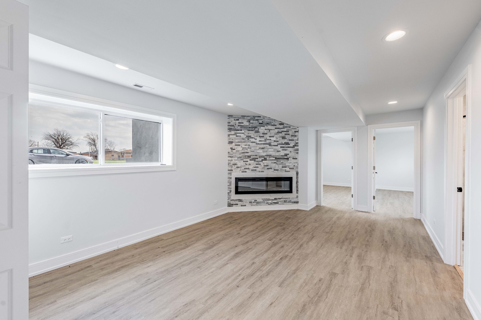 718 East 152nd Street Phoenix, IL 60426 - Photo 10 of 13