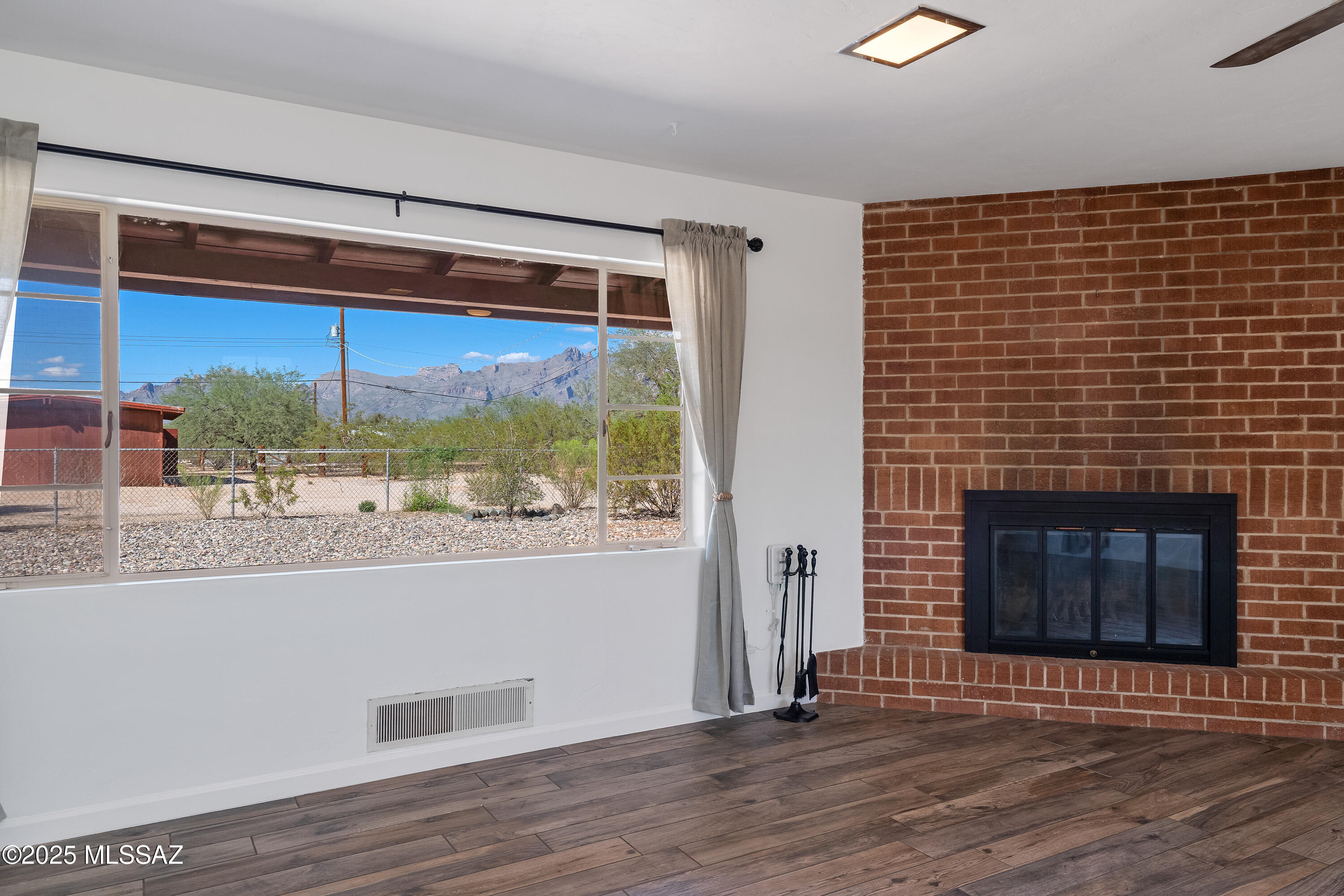 1501 East Lind Road Tucson, AZ 85719 - Photo 3 of 45 Gallery Image 3