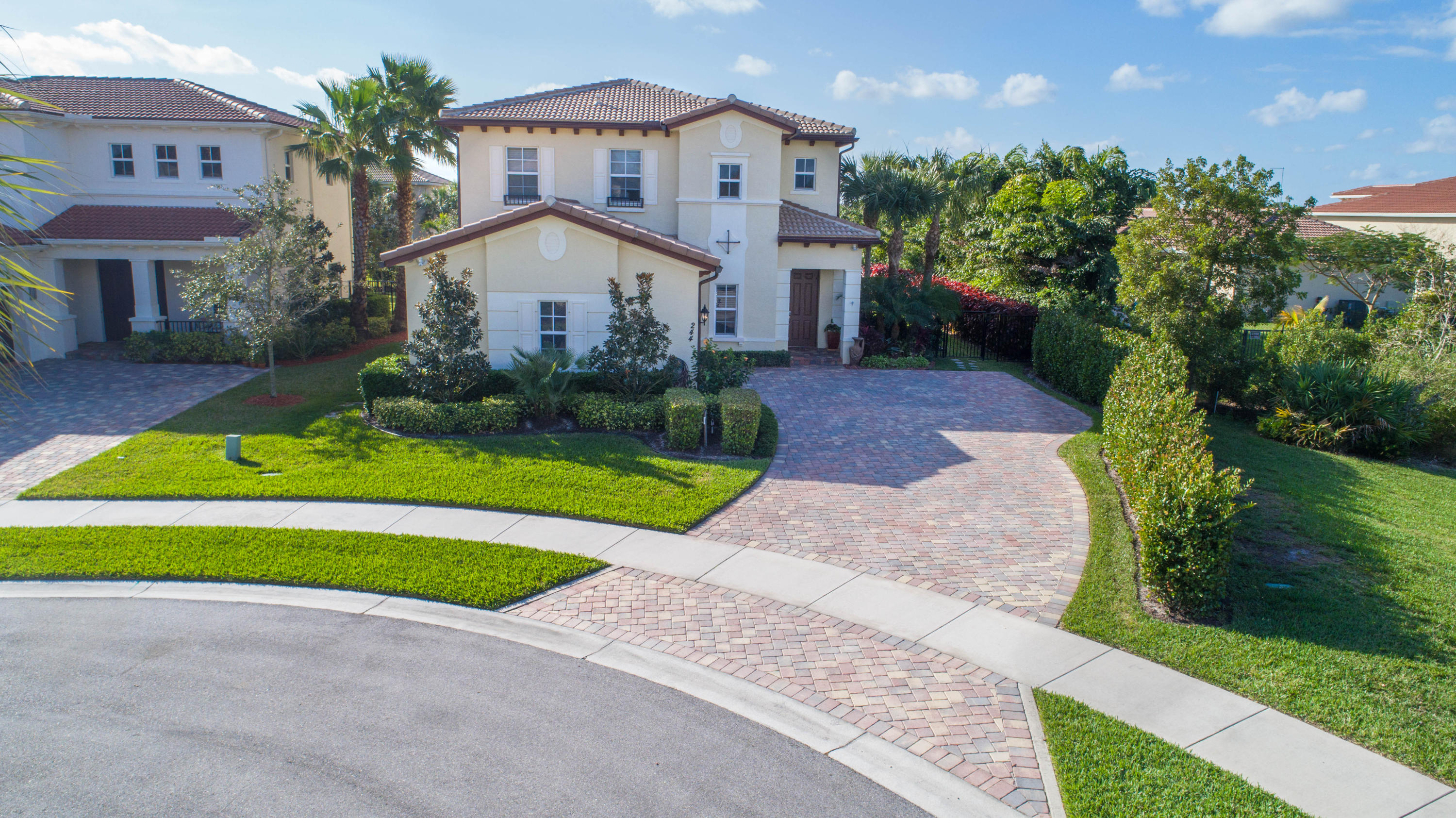 244 Behring Way Jupiter, FL 33458 - Photo 2 of 42 DJI_0066