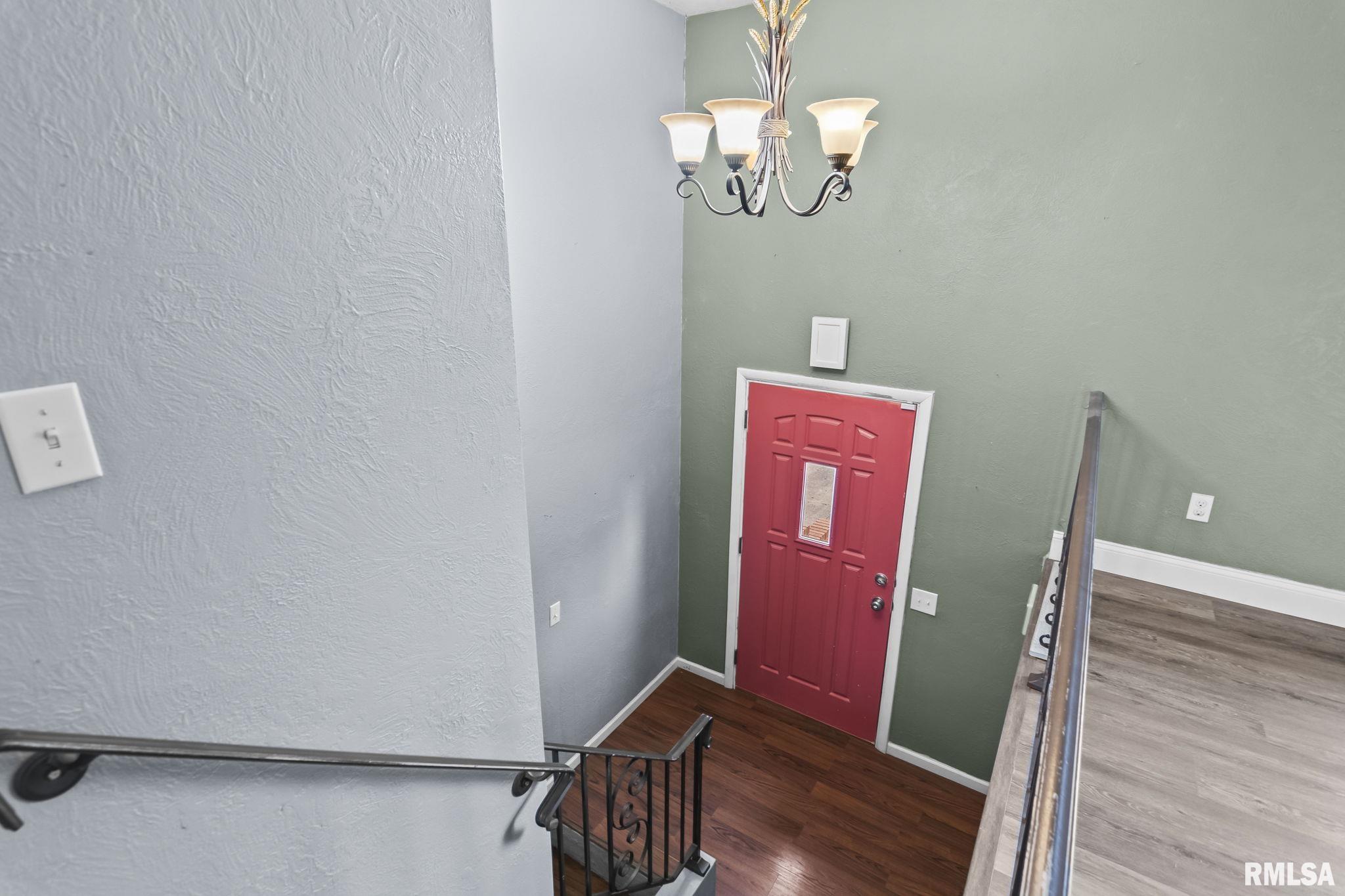 441 Armor Road Springfield, IL 62704 - Photo 2 of 37