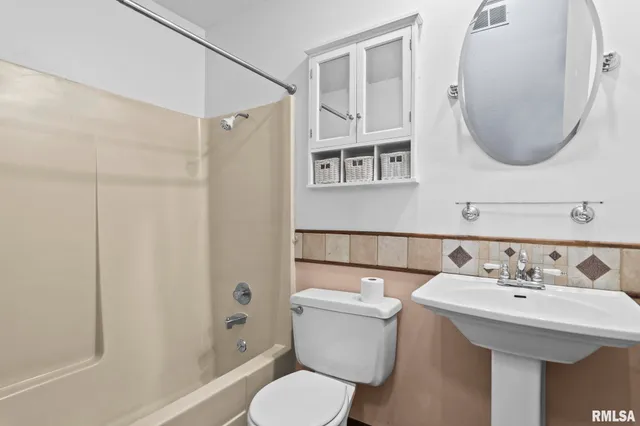 $215,000 | 441 Armor Road, Springfield, IL 62704