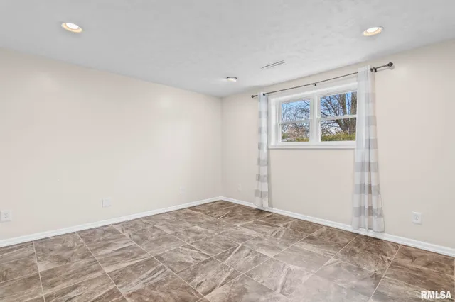 $215,000 | 441 Armor Road, Springfield, IL 62704