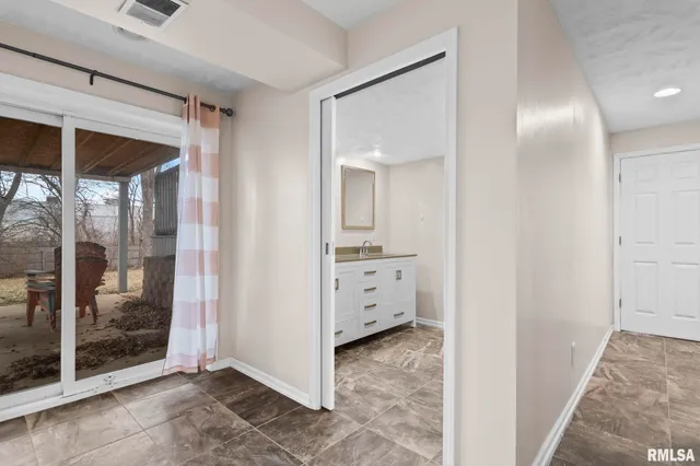 $215,000 | 441 Armor Road, Springfield, IL 62704