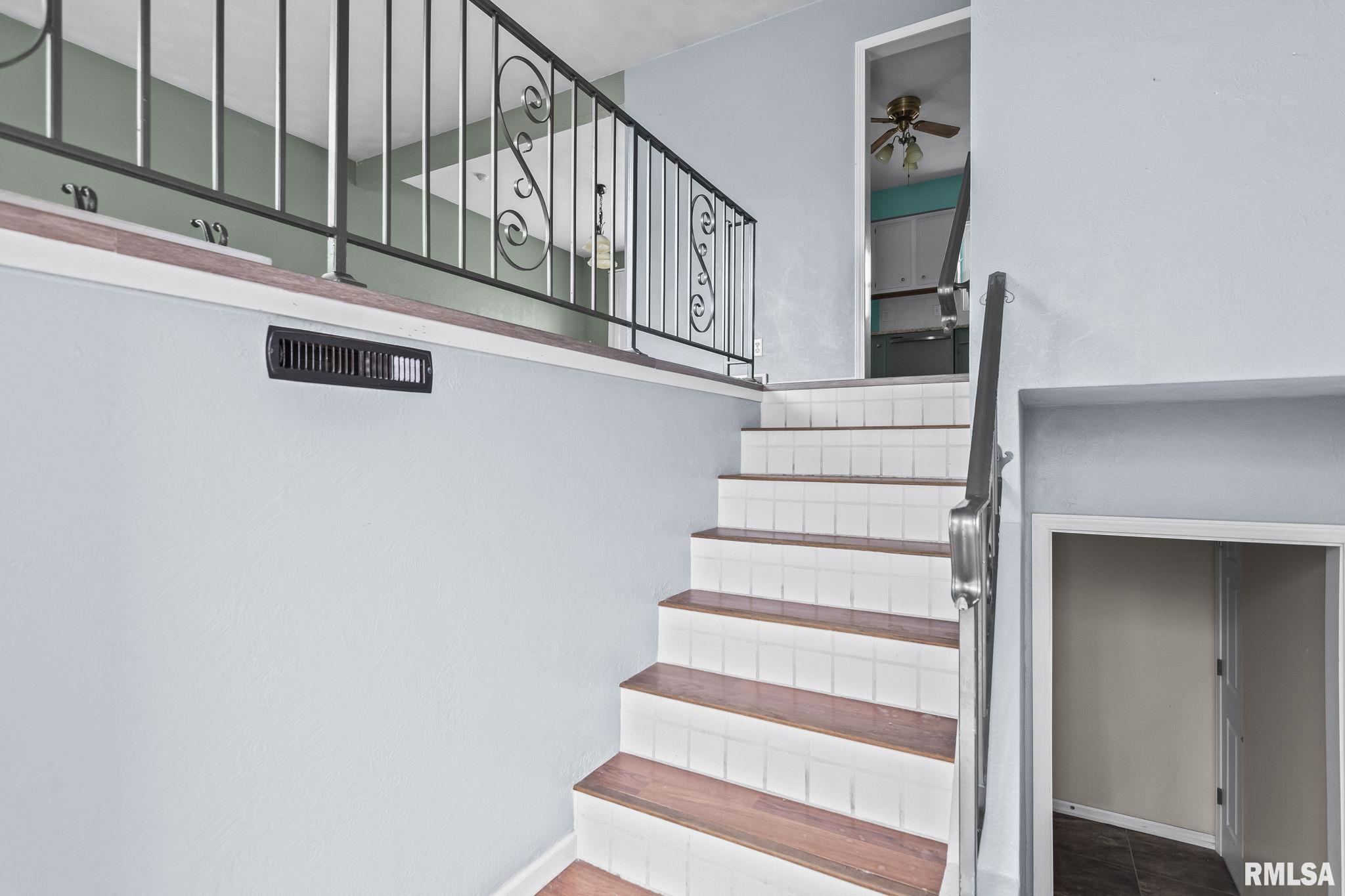 441 Armor Road Springfield, IL 62704 - Photo 3 of 37