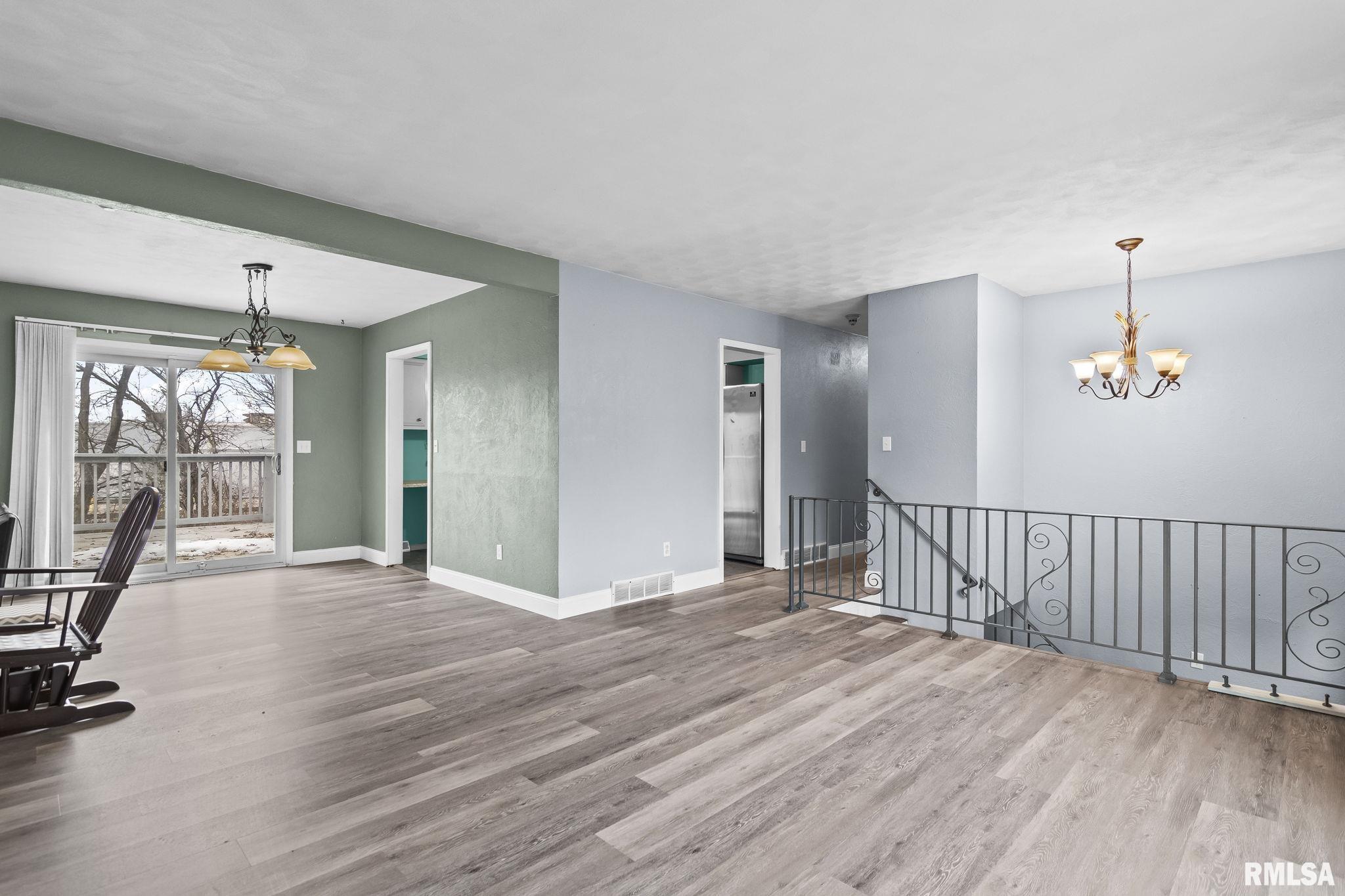 441 Armor Road Springfield, IL 62704 - Photo 4 of 37