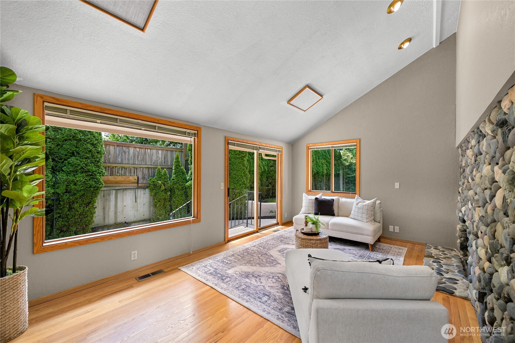 208 Hawthorn Road Bellingham, WA 98225 - Photo 18 of 40