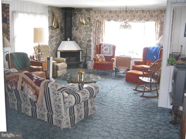 135 Middle Road Dublin, PA 18917 - Photo 3 of 22 Great Room