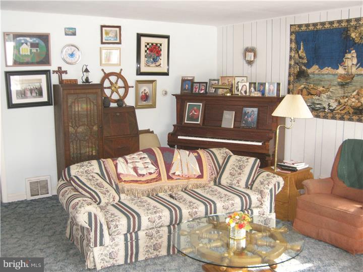 135 Middle Road Dublin, PA 18917 - Photo 5 of 22 Great Room