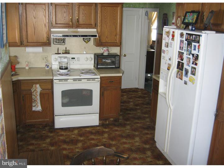 135 Middle Road Dublin, PA 18917 - Photo 7 of 22 Kitchen