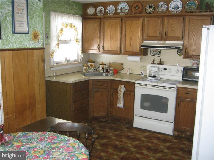 135 Middle Road Dublin, PA 18917 - Photo 8 of 22 Kitchen