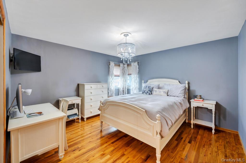 372 Hungry Harbor Road Valley Stream, NY 11581 - Photo 12 of 25