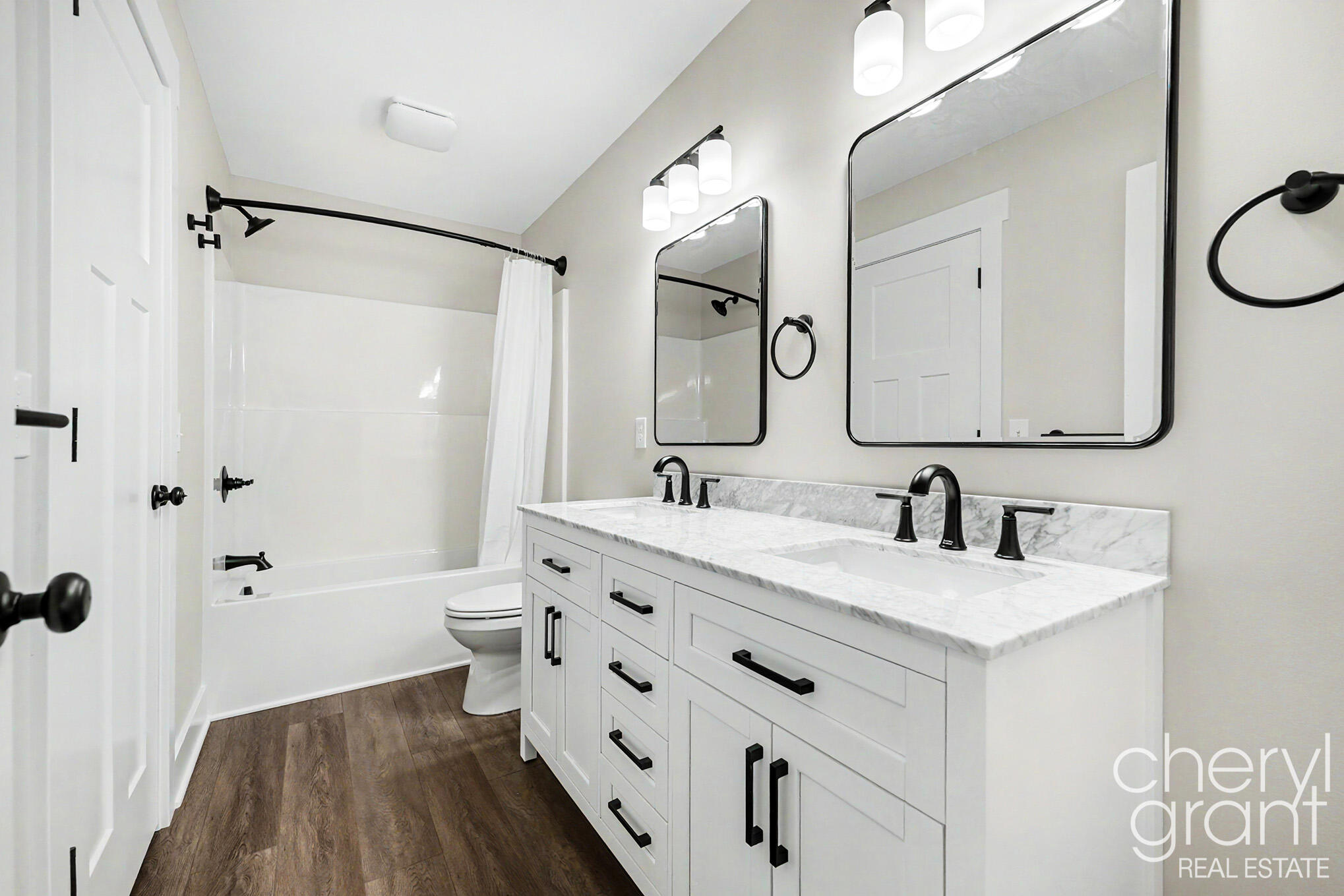 5625 Whites Bridge Road Belding, MI 48809 - Photo 21 of 43 Primary Bathroom