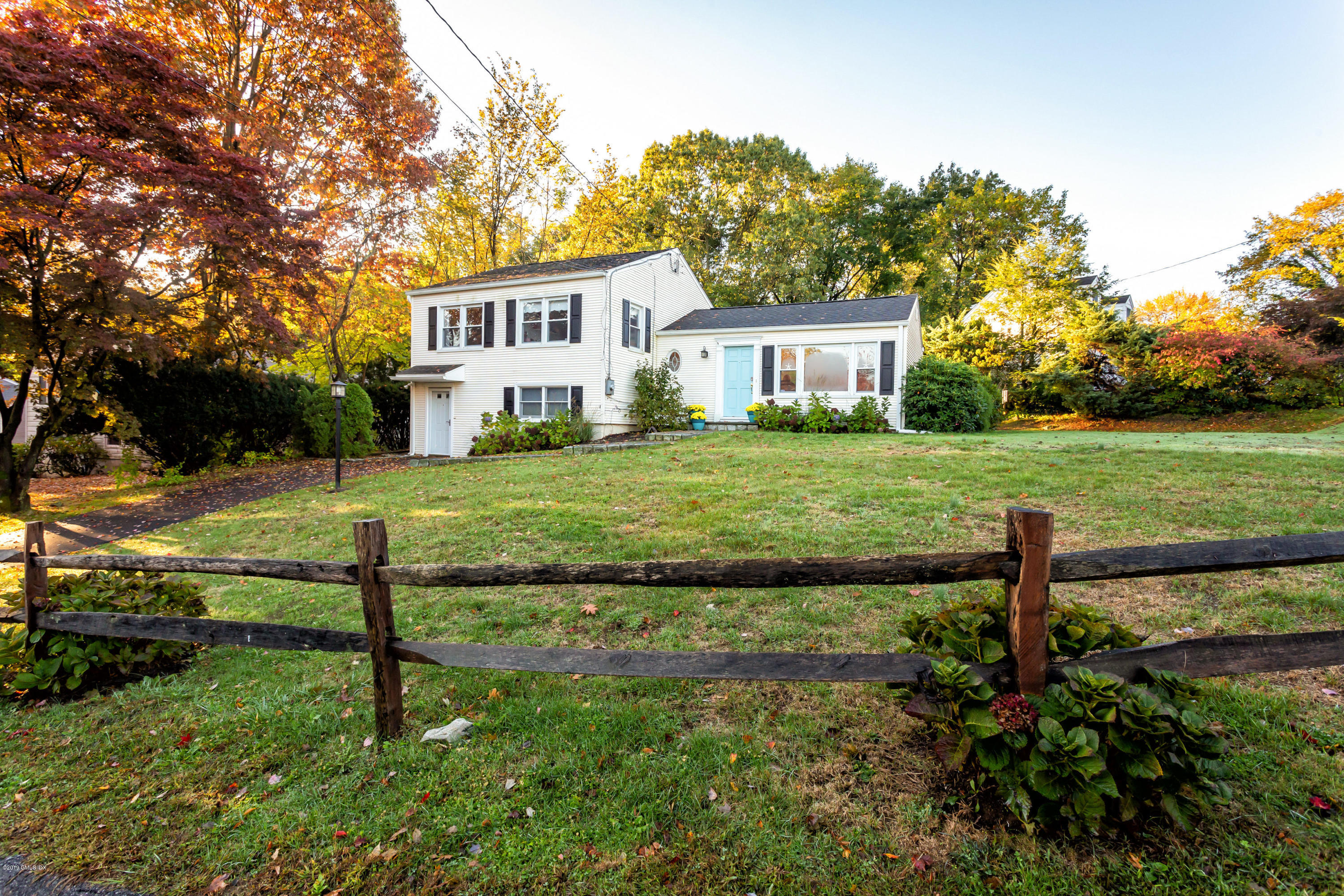 12 Mary Lane Riverside, CT 06878 - Photo 4 of 25 a view of a house with a yard and a garden