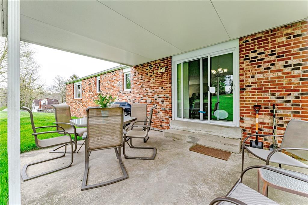 321 Eighmy Road Pittsburgh, PA 15239 - Photo 23 of 24 a view of a patio with table and chairs and potted plants