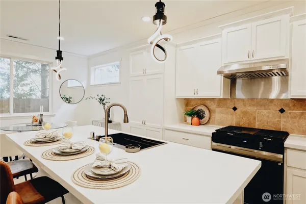 $1,248,000 | 12008 Northeast 162nd Place, Bothell, WA 98011