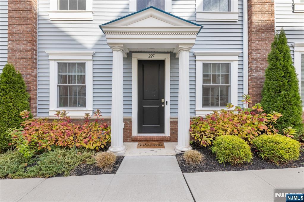 227 Bradley Drive Wood-Ridge, NJ 07075 - Photo 2 of 50