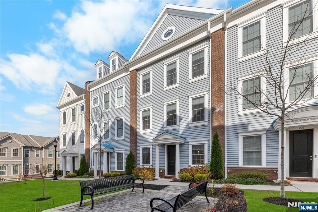 227 Bradley Drive Wood-Ridge, NJ 07075 - Photo 3 of 50