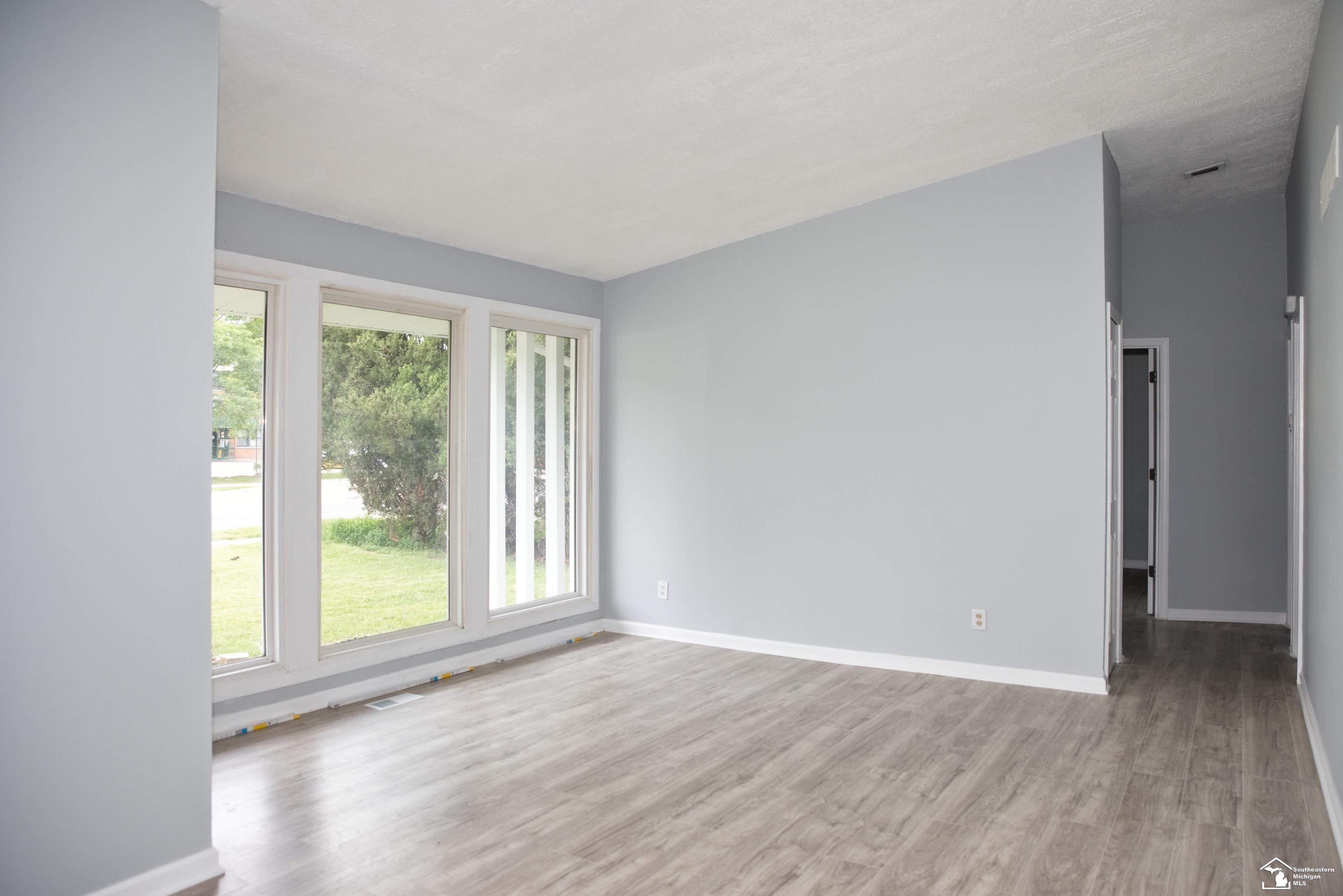 19278 Berg Road Detroit, MI 48219 - Photo 6 of 36 Gallery Image 6